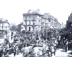 H00703 Circus procession coming down Queens Road, Hastings 1898 - Flickr - East Sussex Libraries Historical Photos.jpg